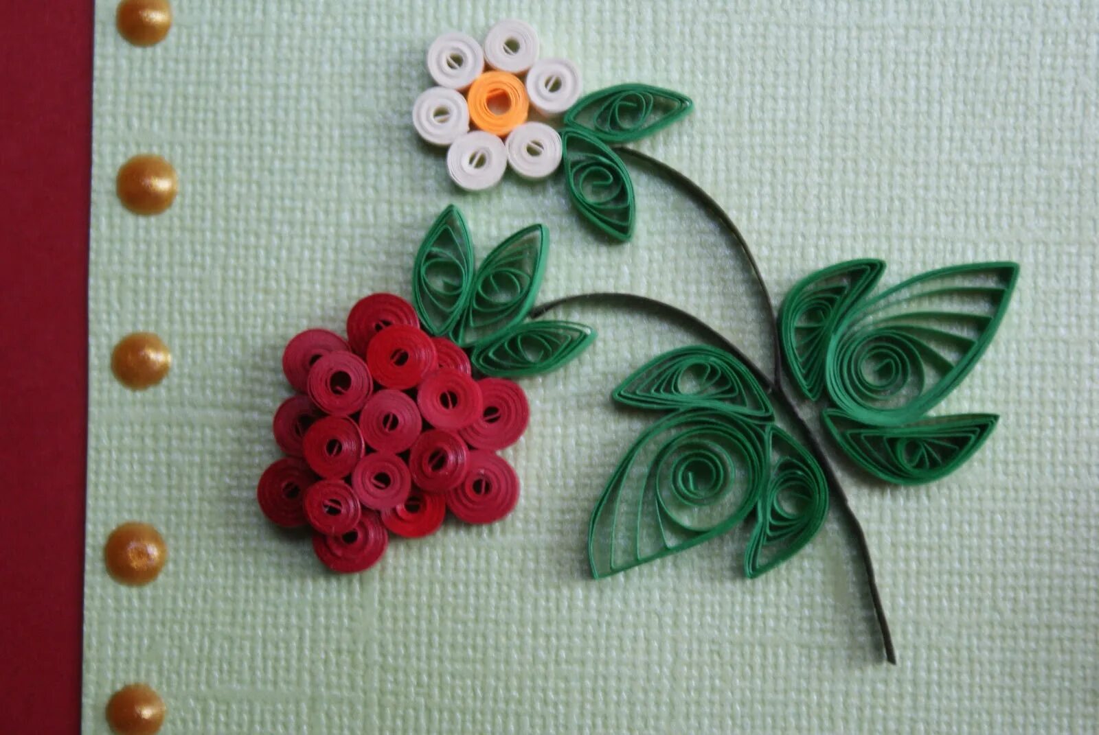 Поделки на 8 марта в детском саду. Аппликации красивые необычные. Цветы из квиллинга. Квиллинг бумажная филигрань. Поделка ромашка.