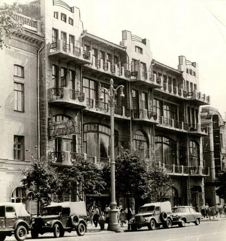 Проспект революции гостиница брестоль. Гостиница бристоль проспект революции. Гостиница бристоль в воронеже после войны. Революции 43. Бристоль здание.