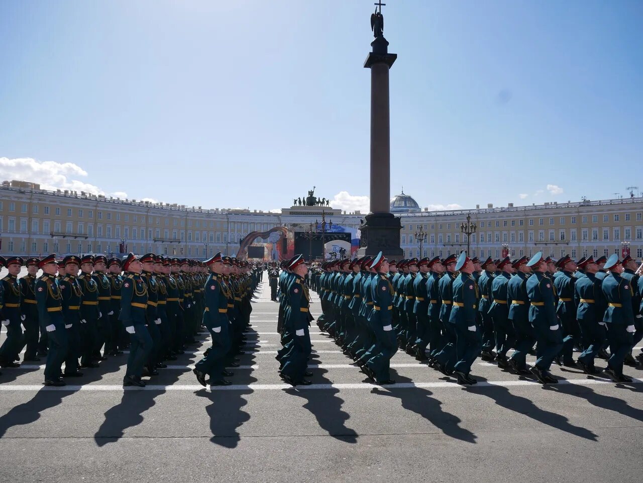 7 мая в петербурге. Дворцовая площадь в санкт-петербурге парад. дворцовая площадь в санкт-петербурге 9 мая. 9 мая дворцовая площадь. парад на дворцовой площади 9 мая.