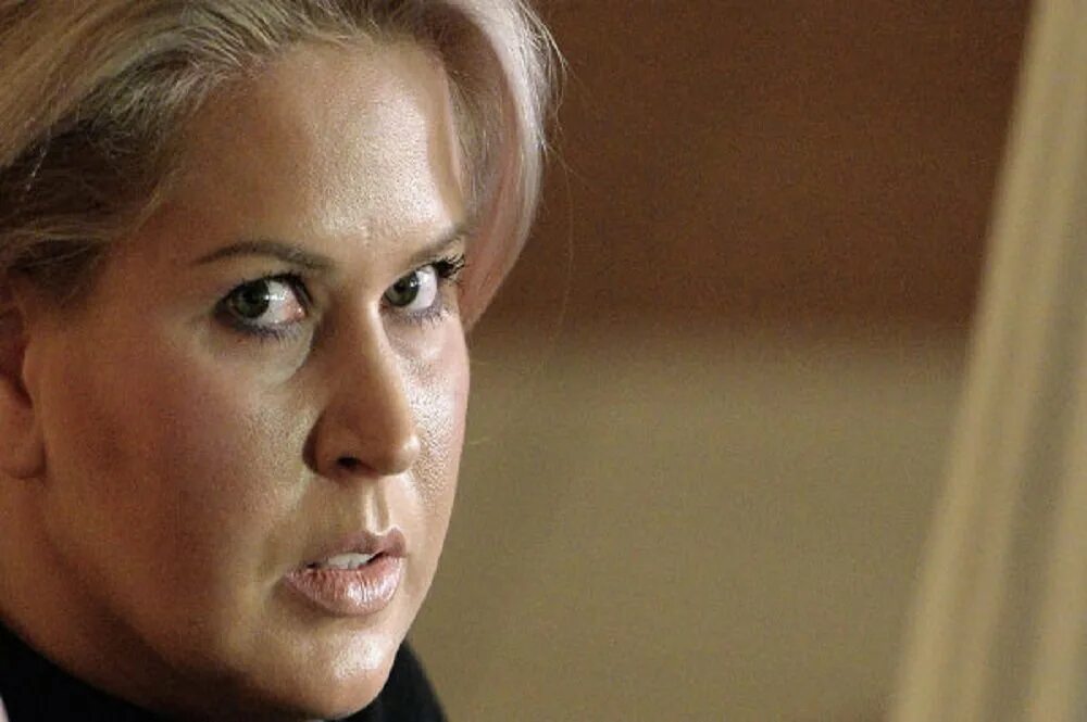 Кража колбасы в магазине. Ворую форум. Ворует из магазина. Кража одежды из магазина. Кот прячется.