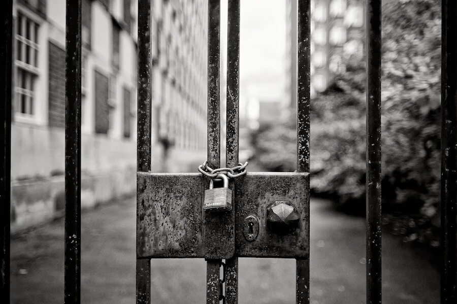 Lock the gate. Gate lock. wallpaper locked gates.