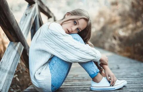Eyes blue jeans