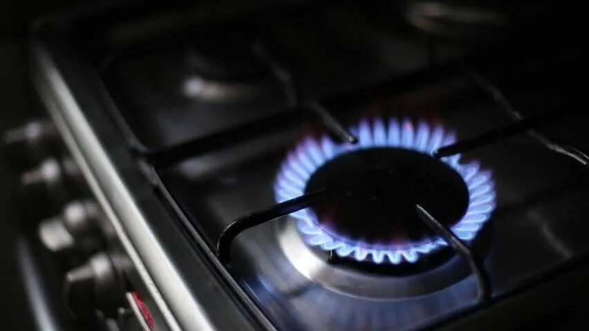 Газовая плита зимой. Air shutter gas stove. Газовая плита горит. Газовая плита зимой. Газовая плита зимой.