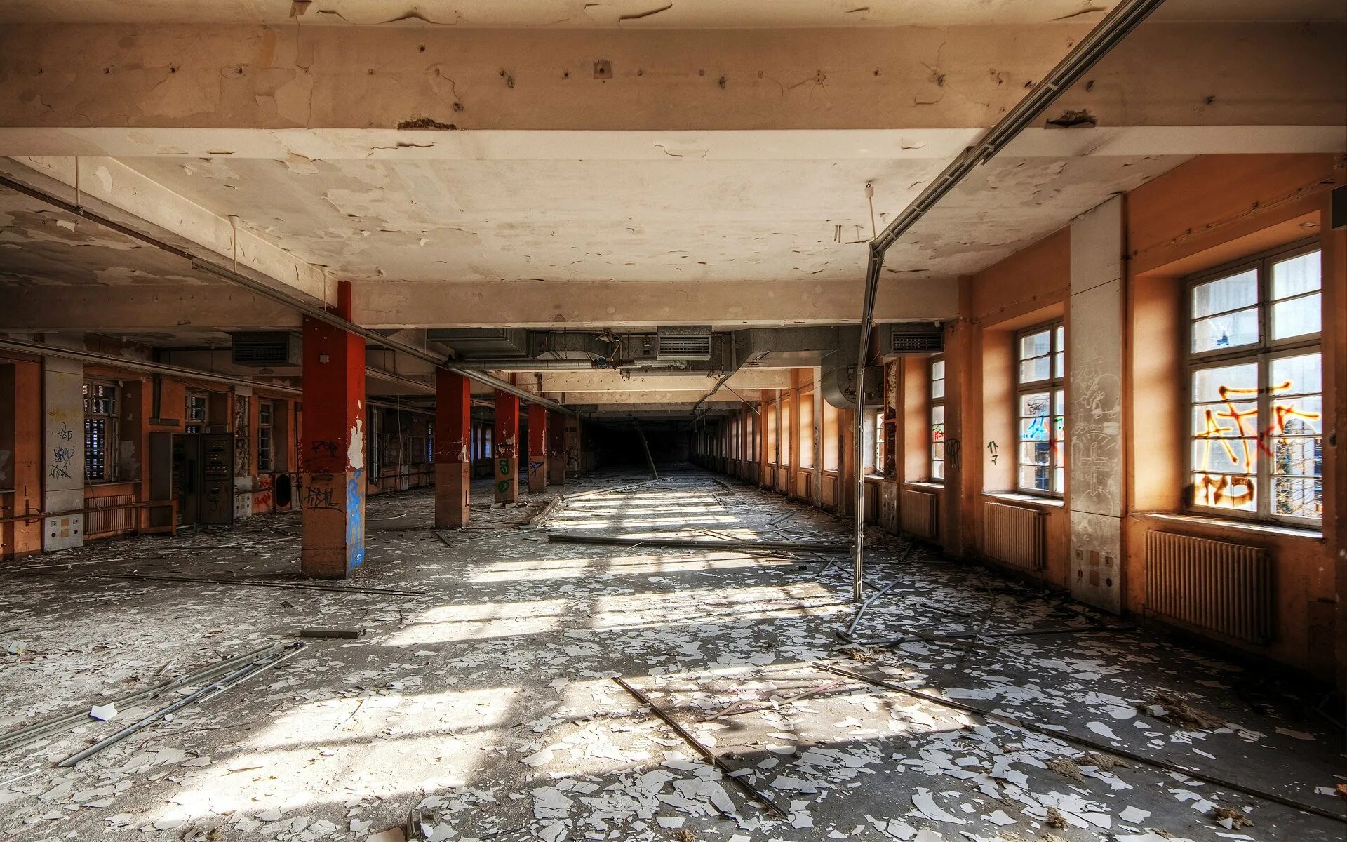 Заброшенное здание изнутри. Заброшенное помещение. Заброшенный дом внутри. Заброшенный дом внутри. Заброшенное здание.