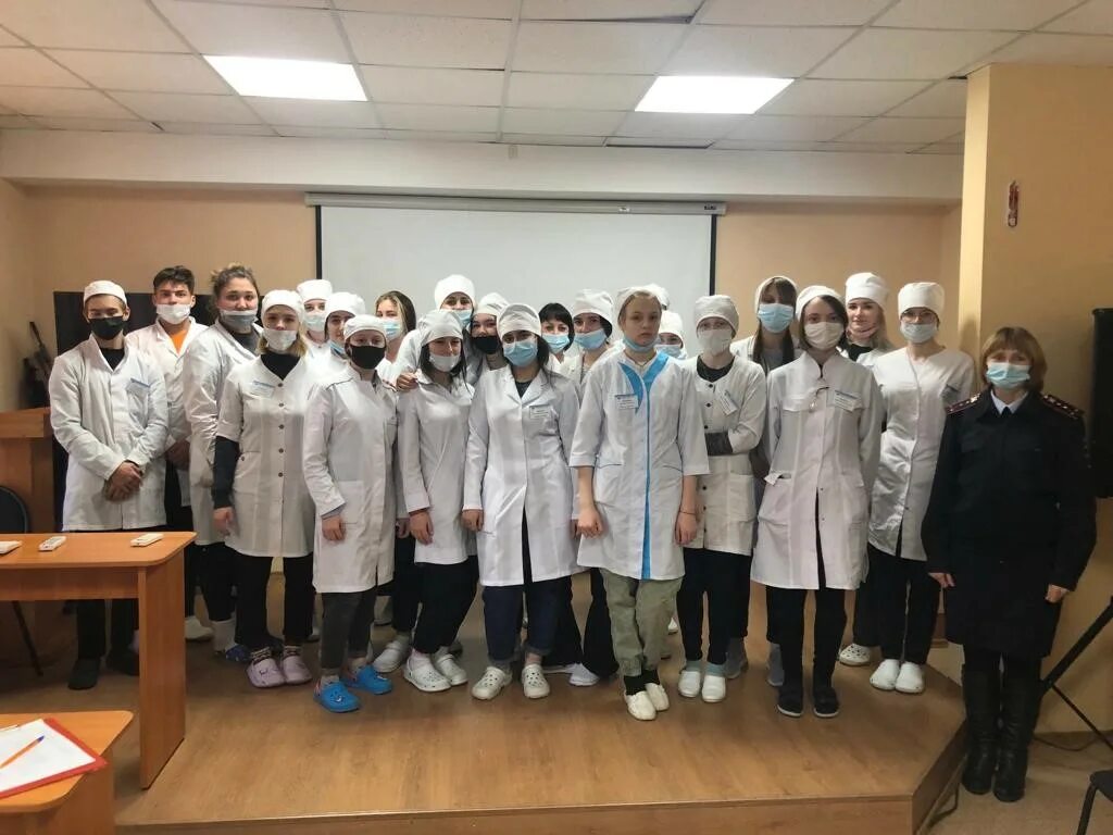 Медицинский колледж петропавловск камчатский сайт. Кмедк. Медиц. Эмблема камчатский медицинский колледж. Эмблема камчатский медицинский колледж.