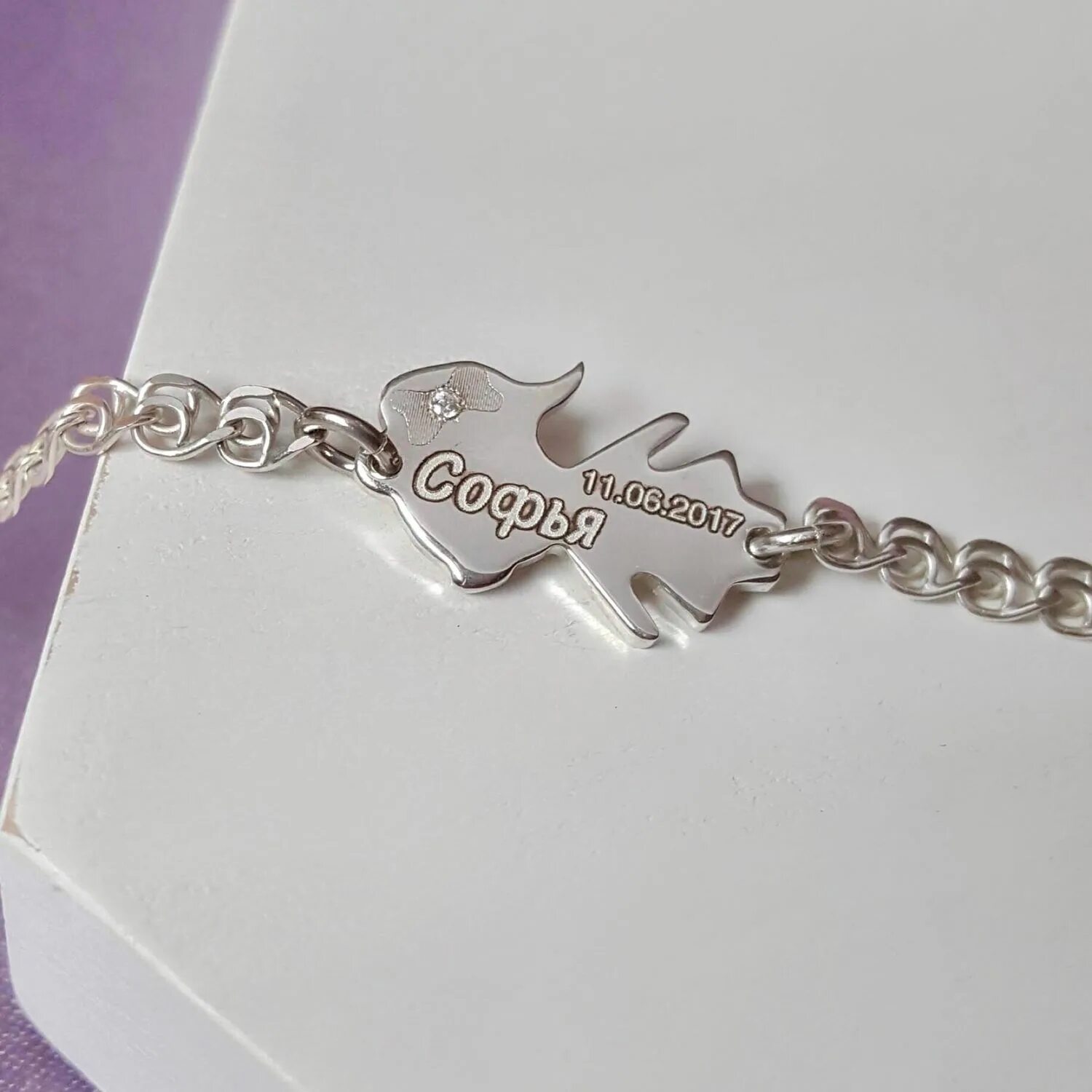 медаль новорожденному. гравировка рождение ребенка. кулон «мать и младенец» stl model. подвеска на рождение ребенка с гравировкой. браслет с детками и гравировкой.