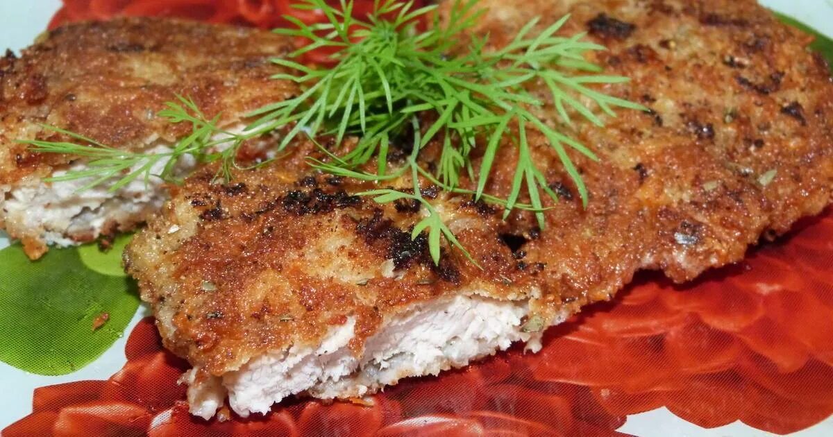 Блюда из отбивной свинины. Шницель мясной рубленый. шницель отбивной. шницель свиной. шницель отбивной из свинины.