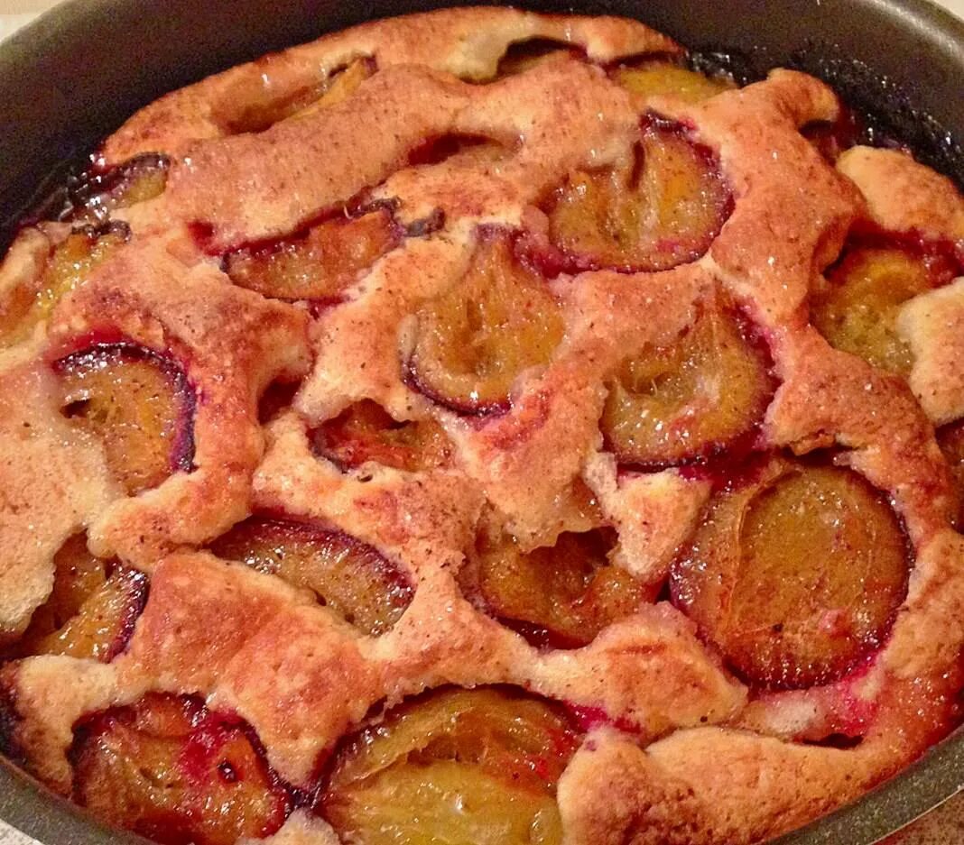 Пирог с яблоками. Выпечка для чайников пирог с двойной начинкой. Выпечка для чайников пироги. Пирог с клубничным вареньем. Пирог с салом.