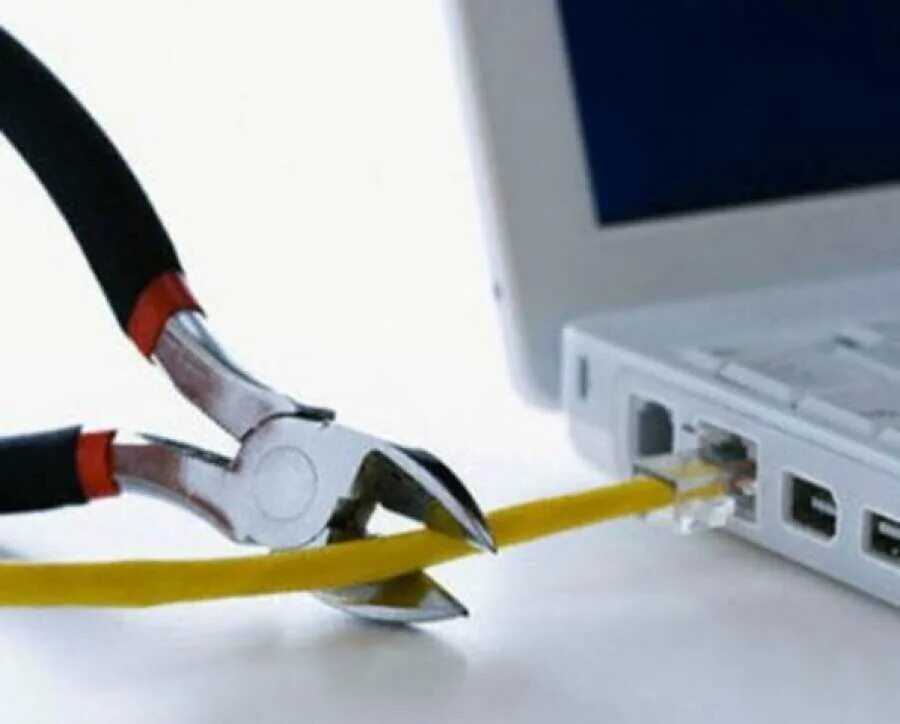 Отключение сети. Отключение россии от интернета. Отрубить интернет. Перерезает провод интернета. Отключи интернет.