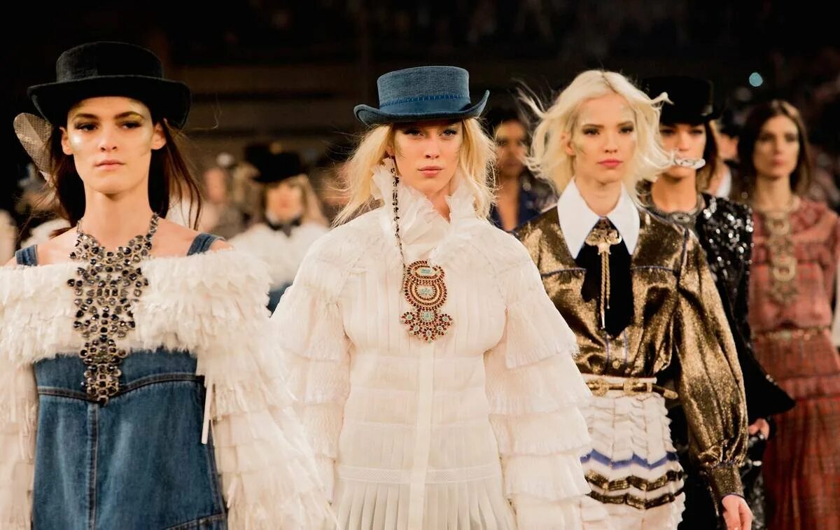 Дом моды коко шанель. Коко роша фотосессии. Coco fashion. Мода коко шанель 2023. Коко шанель показы мод.