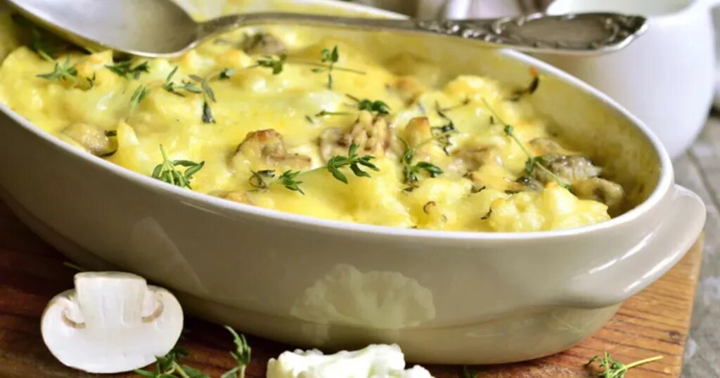 цветная капуста в сливочном соусе на сковороде. цветная капуста запечь с грибами. цветная капуста с шампиньонами на сковороде. цветная капуста с шампиньонами в духовке. цветная капуста с грибами и сыром.