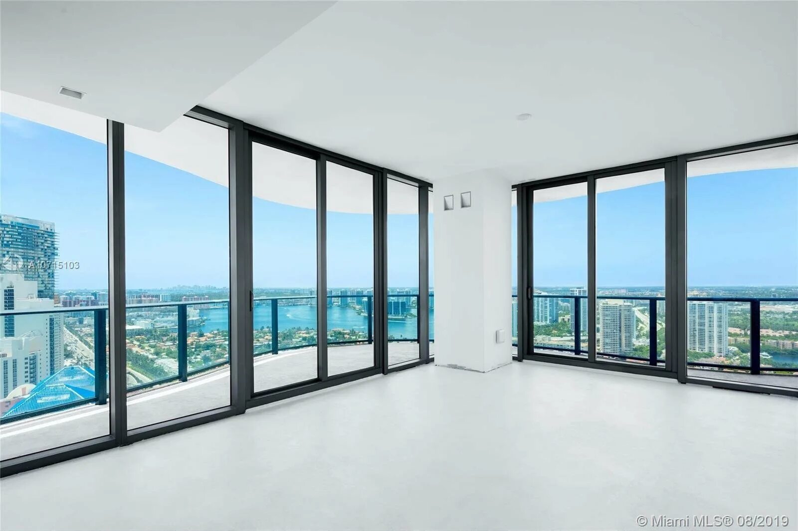 Окна рехау панорамное остекление. Скай ривер панорамные окна. Дом с панорамными окнами. Скай ривер панорамные окна. Окна па.