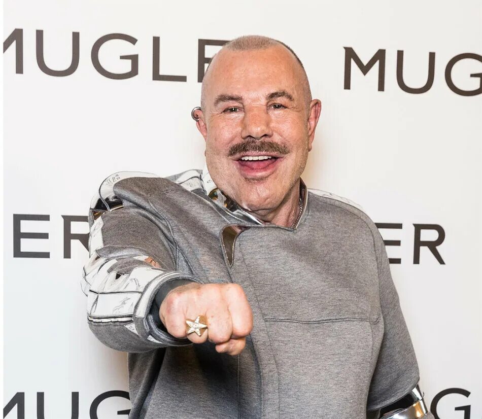 Thierry mugler. Manfred thierry mugler. Тьерри мюглер в молодости. Тьерри мюглер модельер. Тьерри мюглер в молодости.