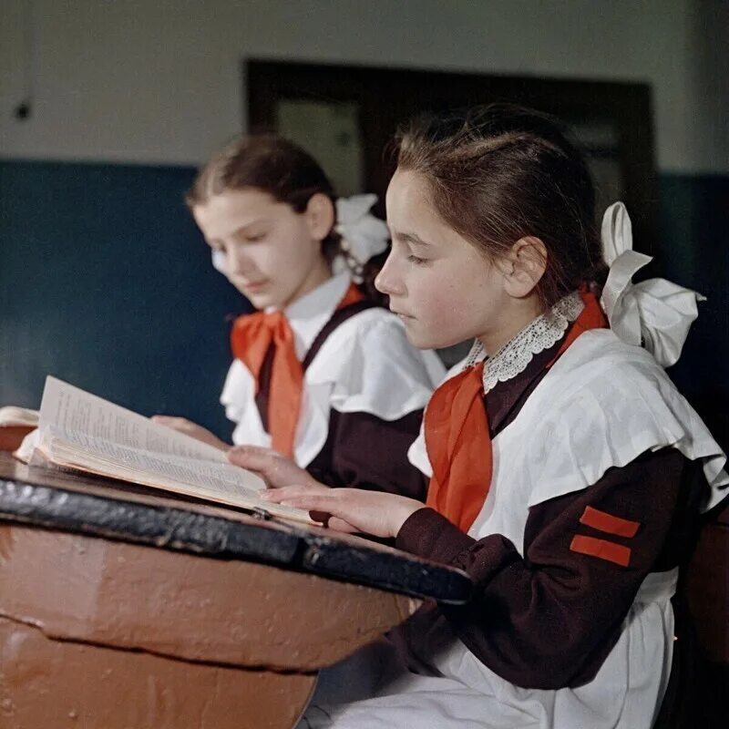 Ученик советской школе. Советские школьники. Советская школа. Советская Школьная форма. Форма в Советской школе.