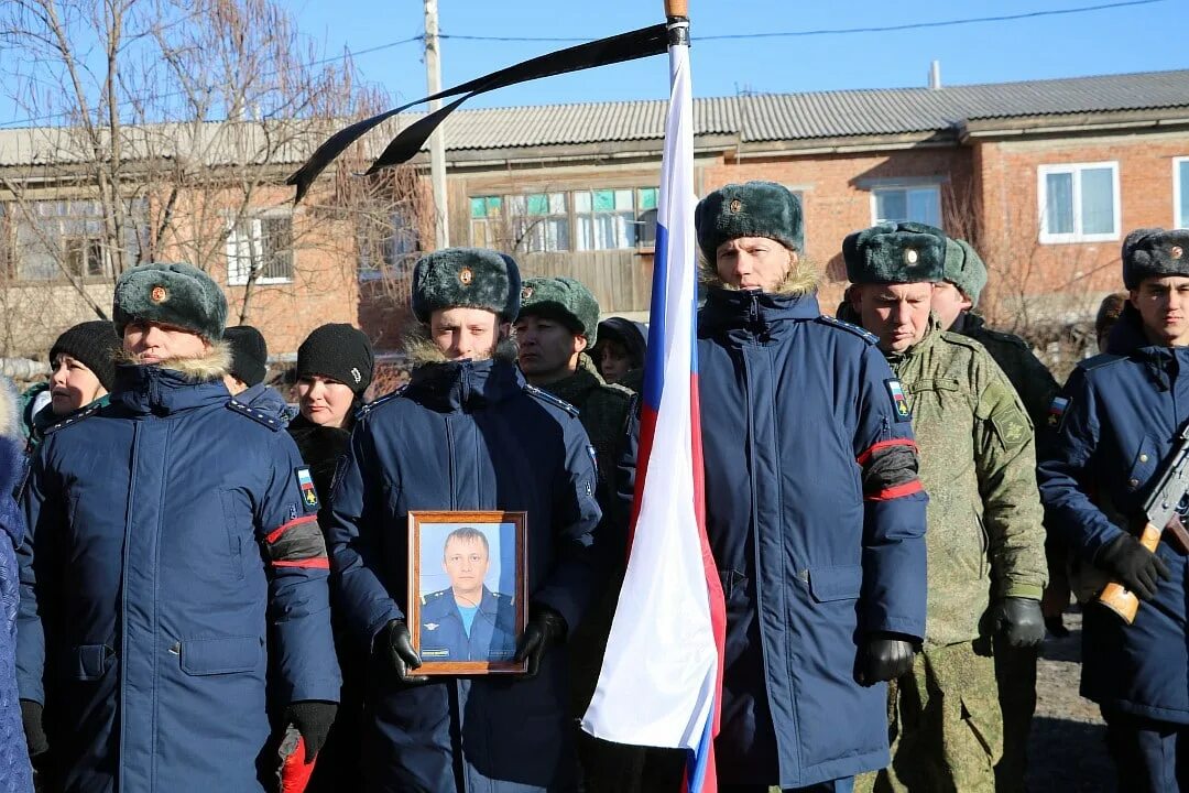 В Астрахани простились с погибшим.