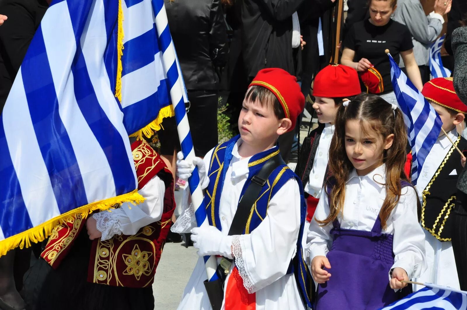 История современной греции. Греция для детей. Греческие дети. Жители Греции. Современные греки.