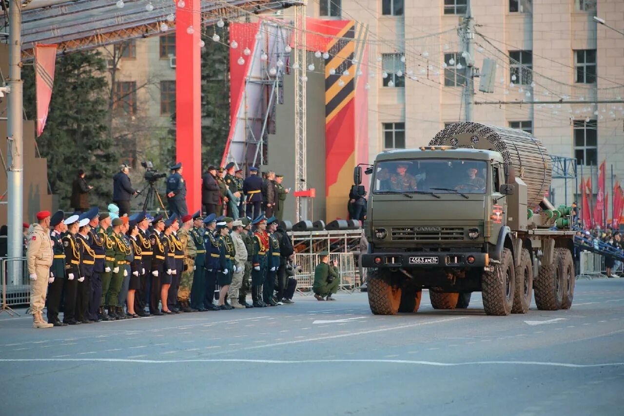 Парад Победы 2022 в Новосибирске. Репетиция парада 9 мая 2022. Техника на параде Победы 2022. 9 Мая Новосибирск 2022.