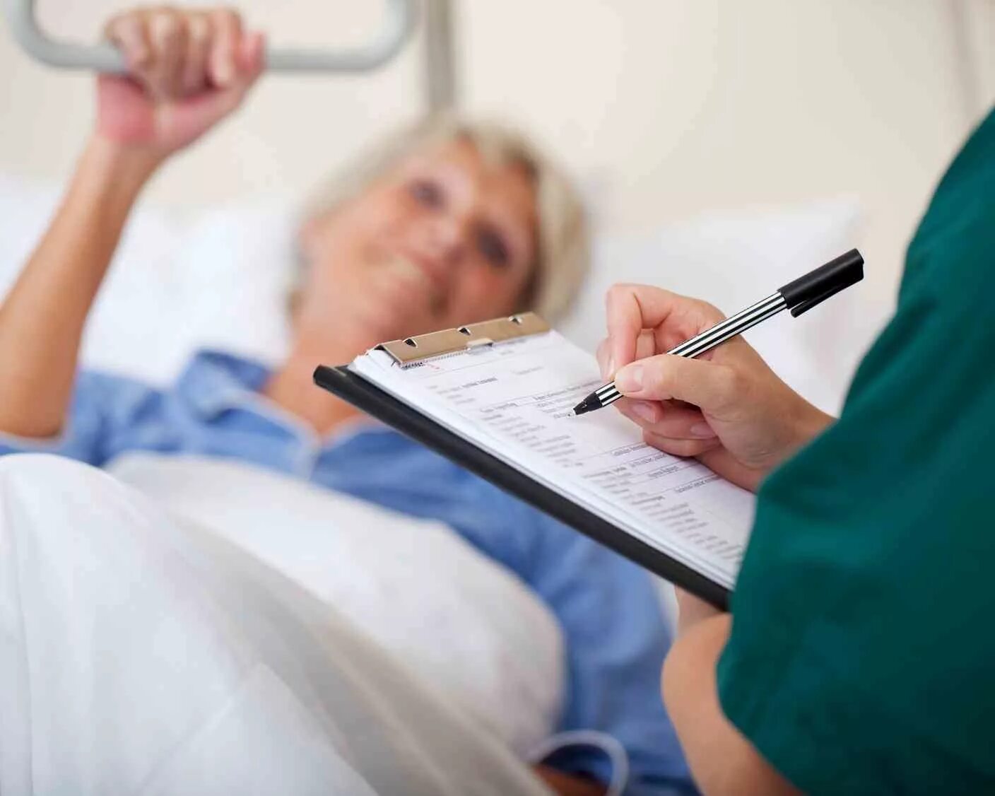 Диспансерное наблюдение детей. Наблюдательность врача. Наблюдение врачом. Консультирование врача. Прием терапевта.