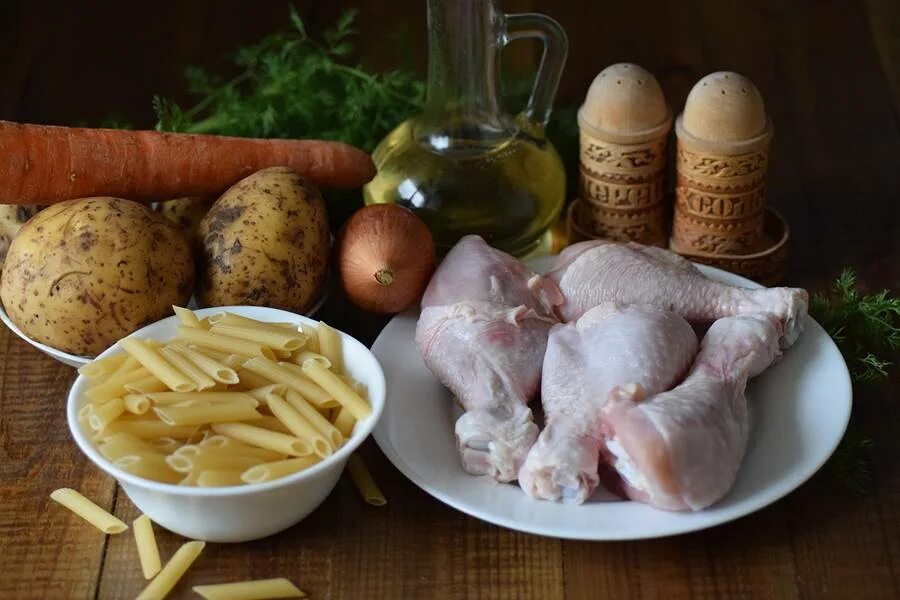 Как можно использовать куриный. Ингредиенты для куриного супа. куриный супингридиенты. куриный бульон ингредиенты. куриный суп с вермишелью ингредиенты.