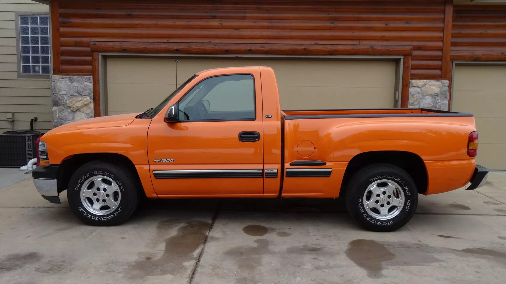 Шеви главная. Chevrolet Silverado 2002. Пикап Chevrolet Silverado оранжевая. Chevrolet Pickup Eldorado. Шевроле Сильверадо пикап 1992.