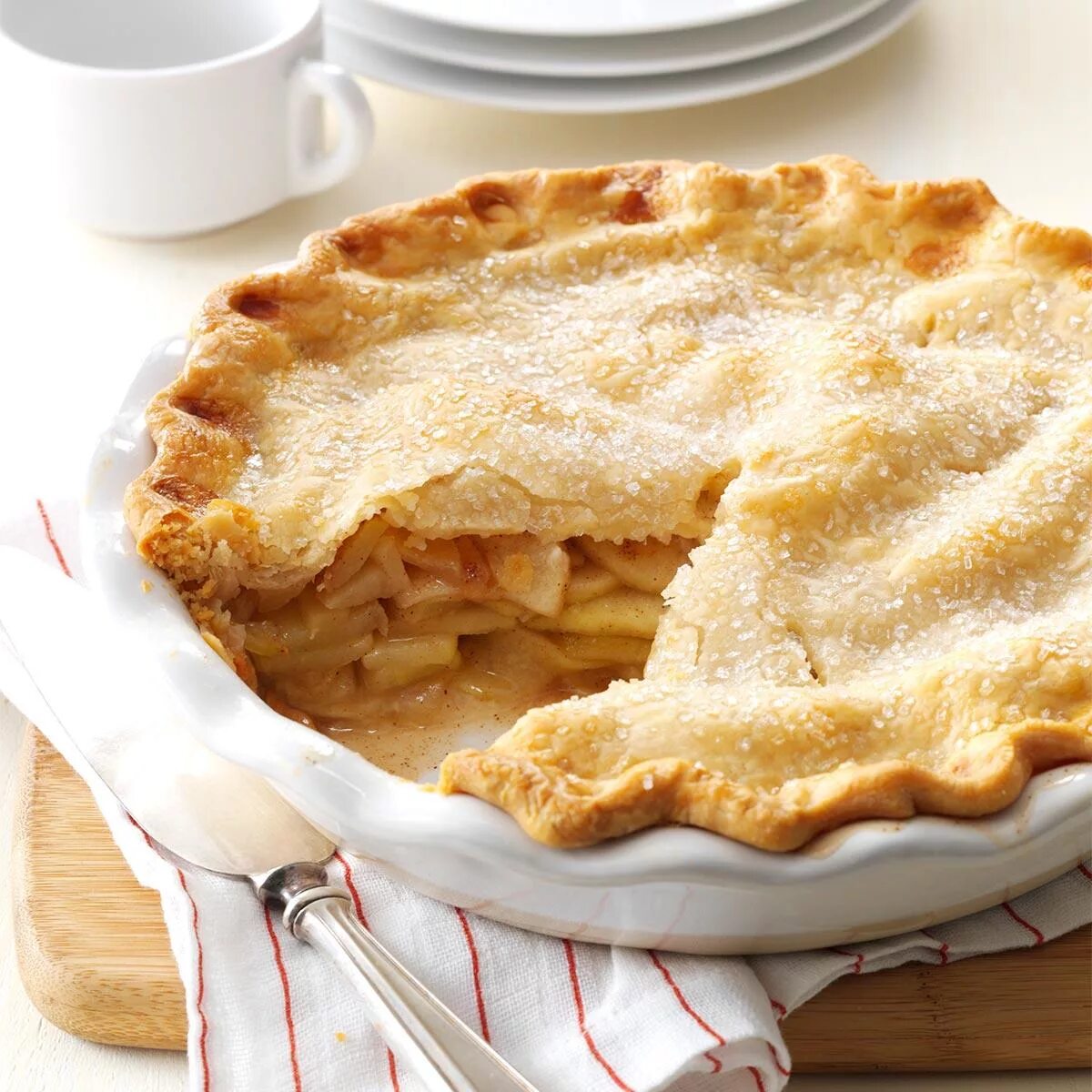 Пай рецепты с фото. Шарлотка американский пирог. Яблочный Пай. Пай яблочный пирог. Шарлотка классическая.