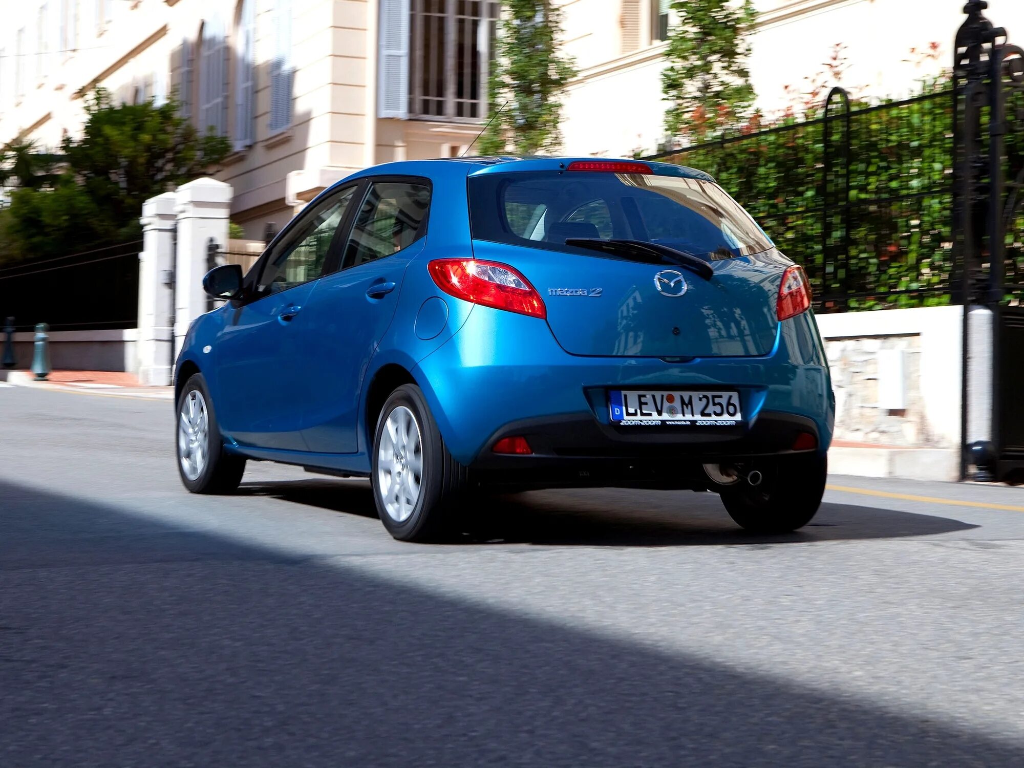 Мазда 2 механика. Mazda 2. Mazda 2+2. Mazda 2 Hatchback. Mazda 2 2011.