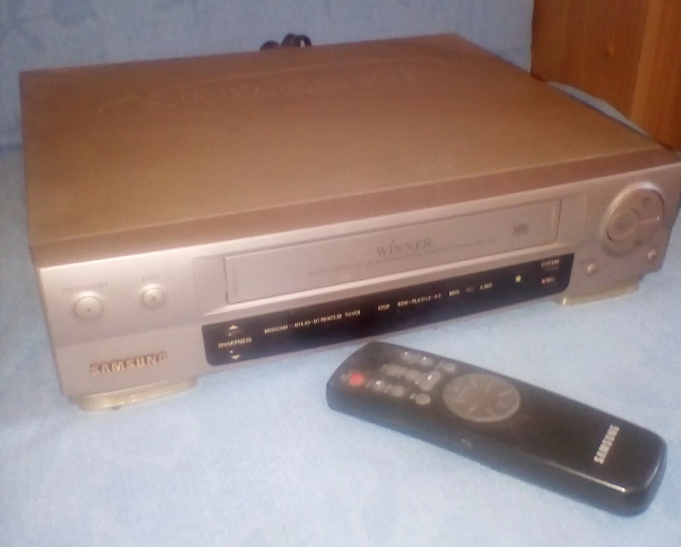 Sharp vc-130. видеомагнитофон lg w142w. пишущий видеоплеер. Jvc vhs 111. Akai vs-r160 edg.