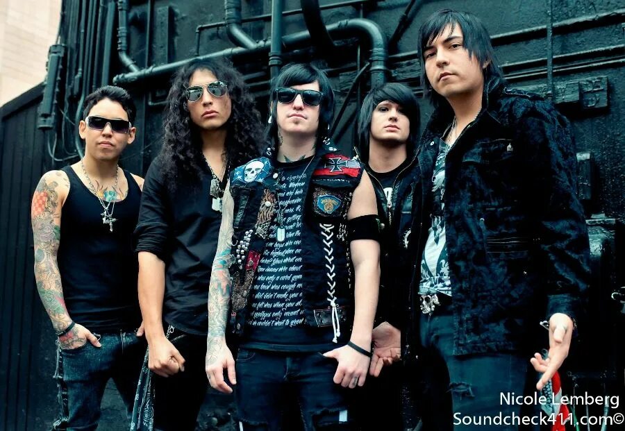 Escape the fate перевод. Группа Escape the Fate. Группа Escape the Fate 2006. Омар Эспиноса Escape the Fate. Escape the Fate 2022.