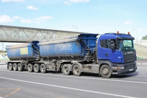 Грузовик перевозит партию 90 тонн