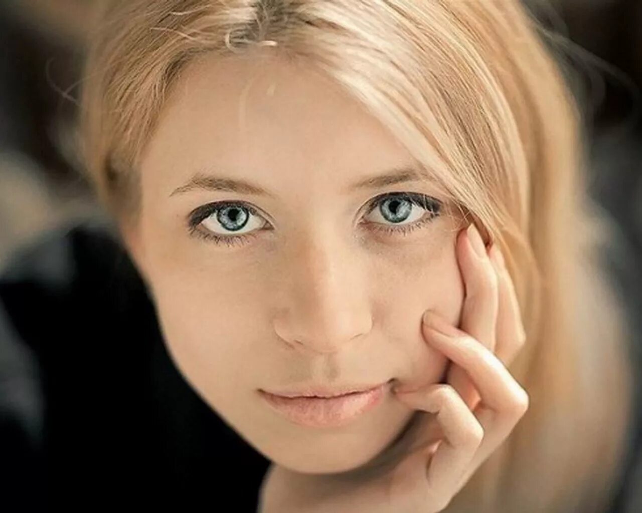 Взгляд девочки. Глаза подростка. Виолетта агжитова модель. Взгляд девочки. Модель барбара палвин.