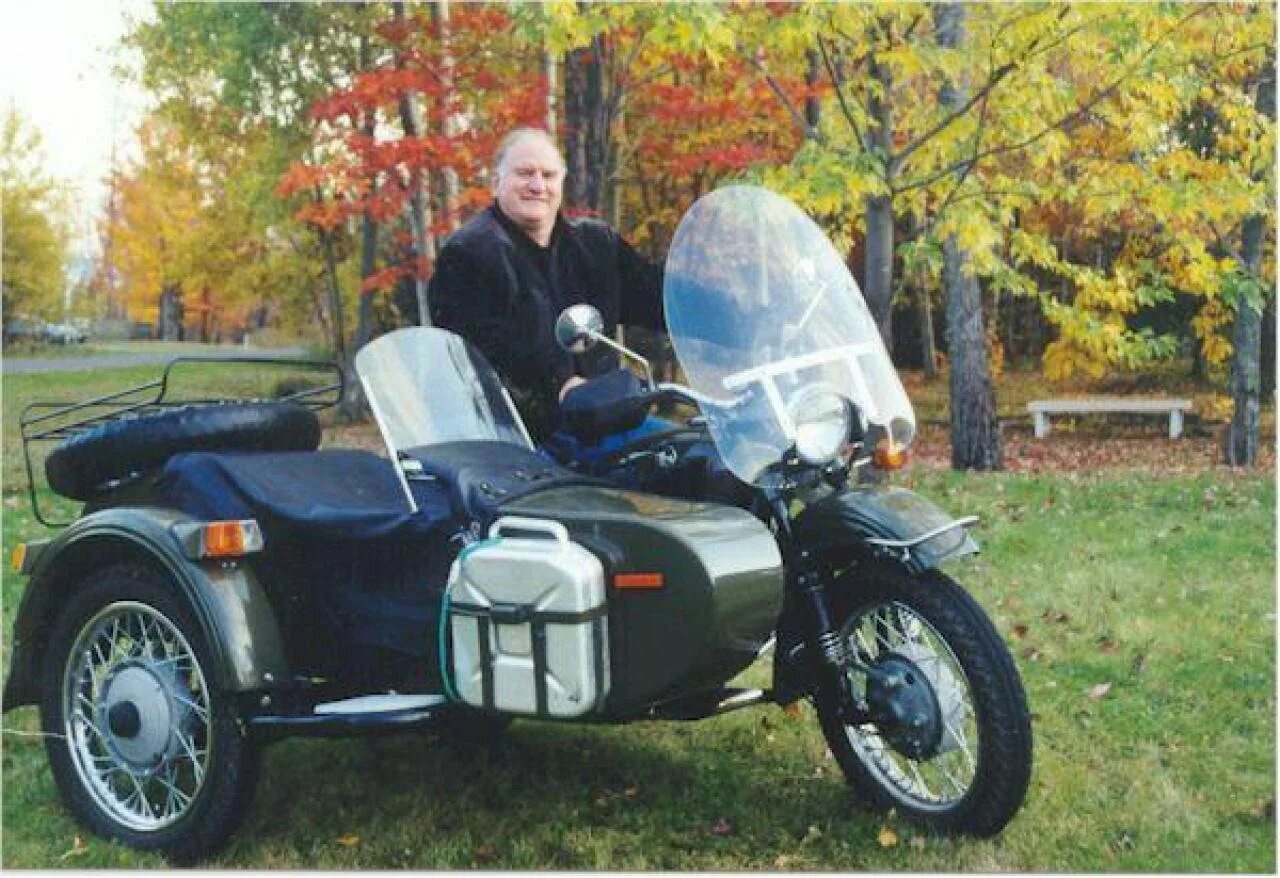 Стекло лобовое урал 4320х-5206010. Ветровое стекло на мотоцикл урал. Мотоцикл урал gear up sahara. Стекло урал. Ветровой щиток на мотоцикл урал.