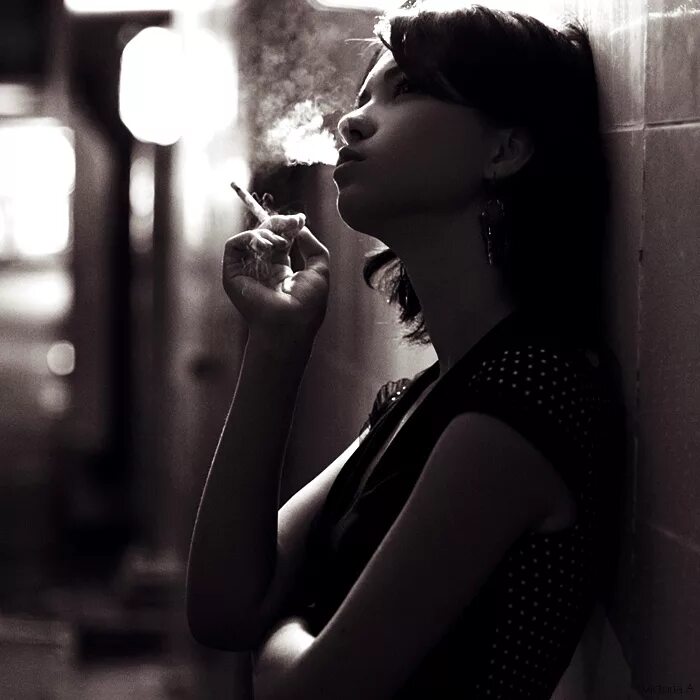 Николь блэк smoking. Курящие женщины. Дама с сигаретой. Хочу курящую девушку. Красивые женщины курят.