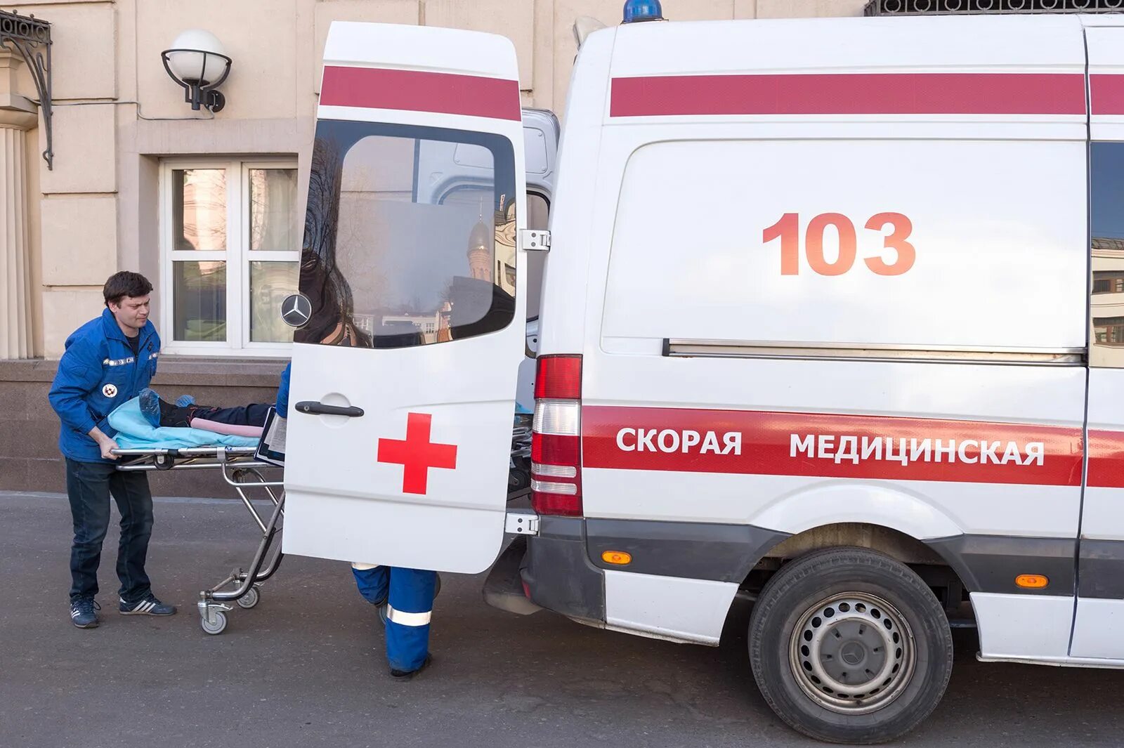 Чем грозит скорая. Оказание скорой помощи. скорая медицинская помощь. врач скорой медицинской помощи.