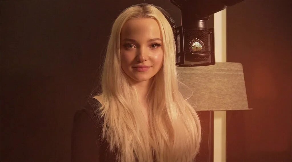 Дав камерон дамиано. Дав Камерон. Дав Камерон 2023. Dove Cameron Монстервилль. Dove Cameron 2015.