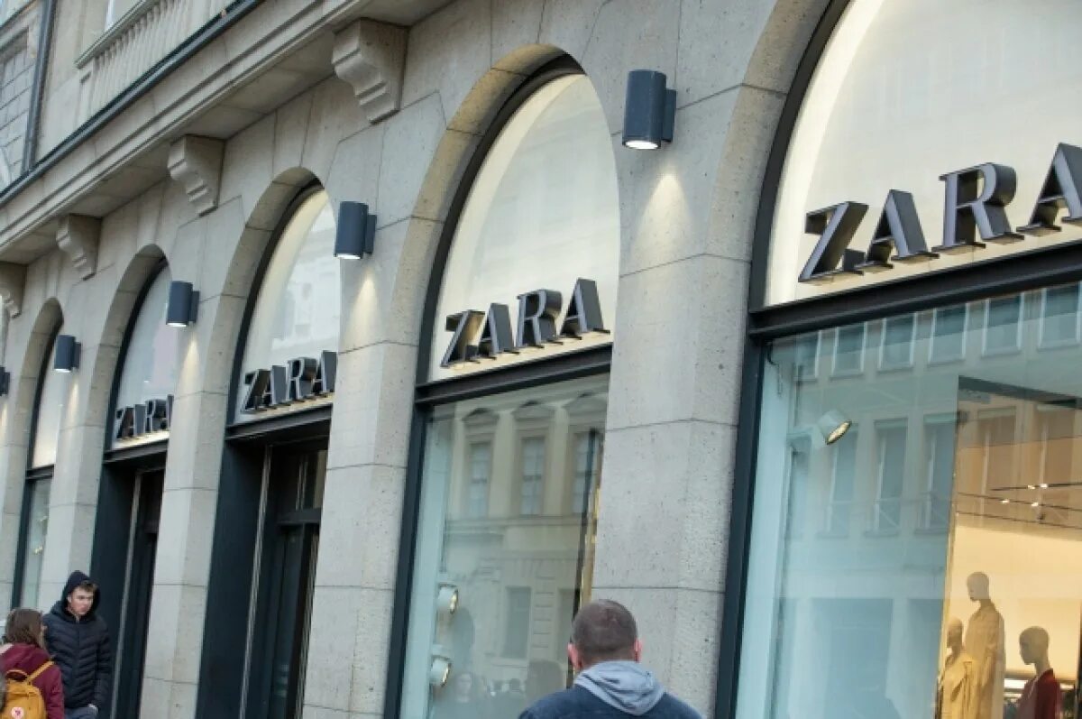 Zara как называется. Владелец zara. zara в россии. zara магазин вывеска. новое название zara.