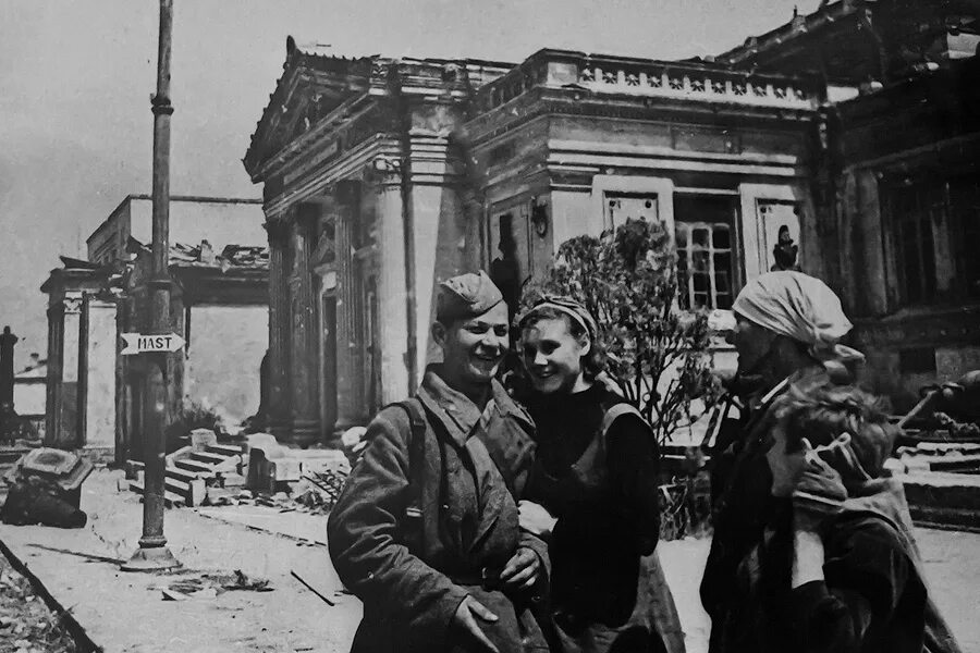 Севастополь 1944 год. Освобожденный Севастополь 1944. Халдей май 1944 Севастополь.