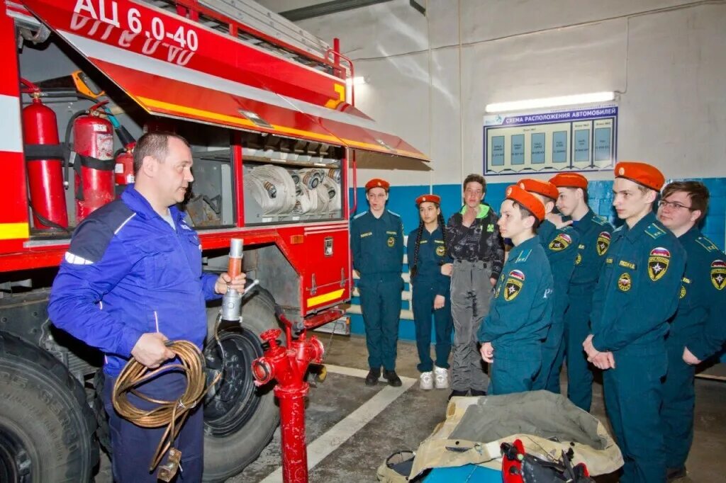 Пожарное депо. Газоспасательная служба. Ветераны пожарной охраны. Форма кадет МЧС пожарно-спасательный. МЧС Сызрань. Ветеран пожарной службы