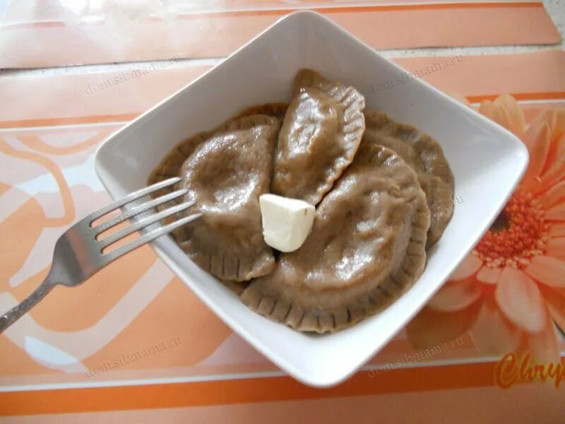 Пельмени из ржаной муки рецепт. Пельмени из ржаной муки. вареники из цельнозерновой муки. ржаные вареники. пельмени из ржаного теста.