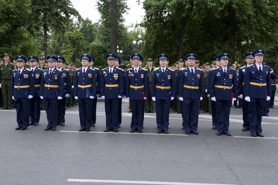 Космические войска форма. Парадная форма военно космических войск. Вка можайского курсанты. Форма рядового вкс. Синяя офицерская форма вкс парадка.