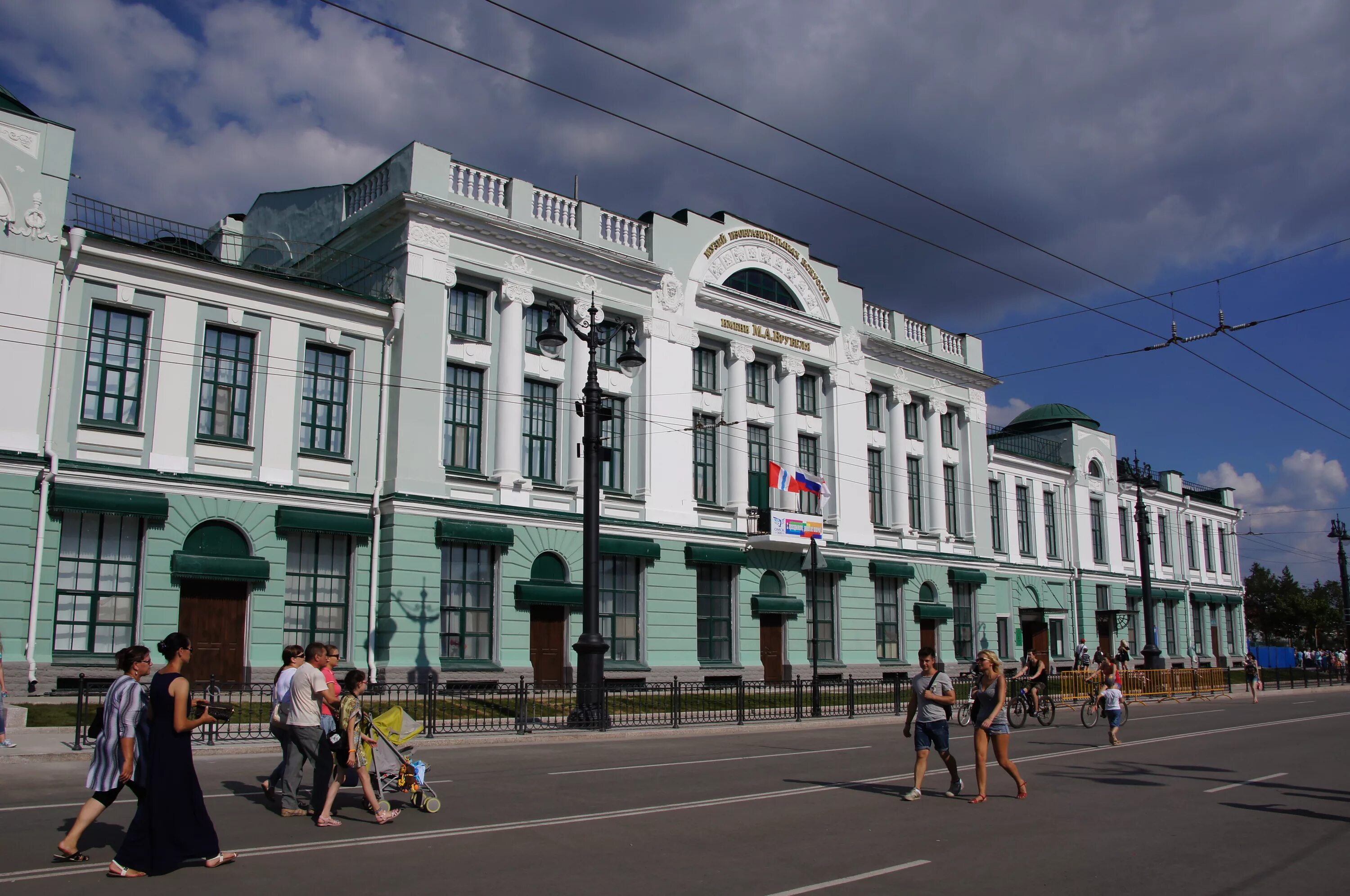 Омский мед институт. С м г омск. Омский областной музей изобразительных искусств имени м. Краеведческий музей омск. Ород омск.