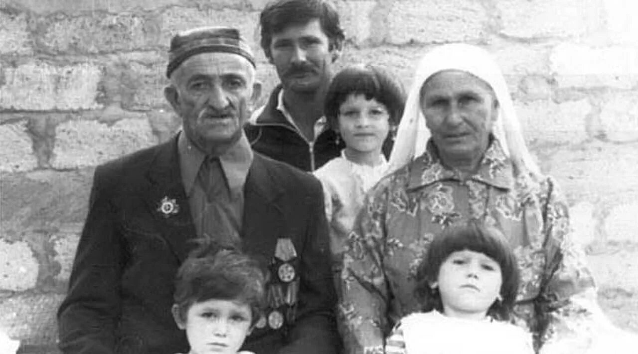 Турки месхетинцы национальный костюм. Национальная одежда турков месхетинцев. Турки-месхетинцы ахыска. Турки месхетинцы википедия. Национальная одежда турков месхетинцев.
