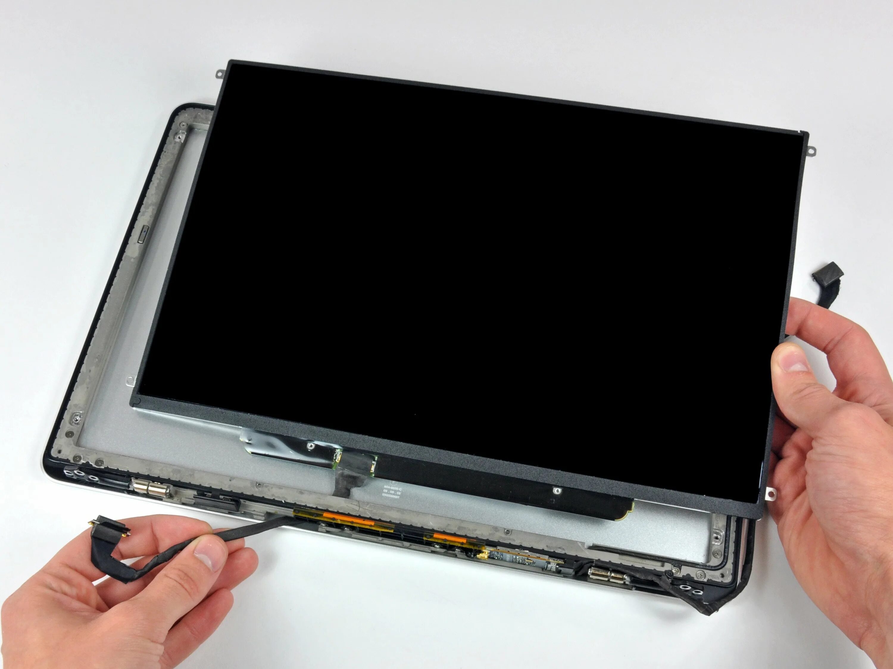 MacBook Pro 15" Unibody Late 2008 and Early 2009 LCD Replacement - iFixit Repair