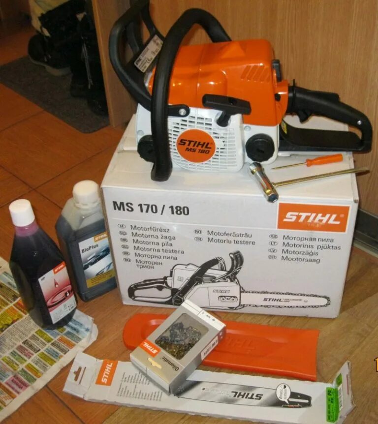 Stihl 180 бензопила заливать масло. Цепное масло для бензопилы штиль. Масло цепное для бензопилы Stihl. Масло для бензопилы штиль 180.