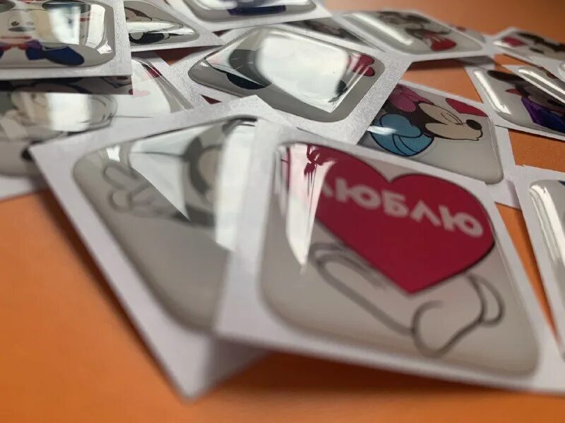 Выпуклые наклейки на телефон. Наклейки на телефон. 3d стикеры. Стикеры на телефон. Объемные стикеры на телефон.