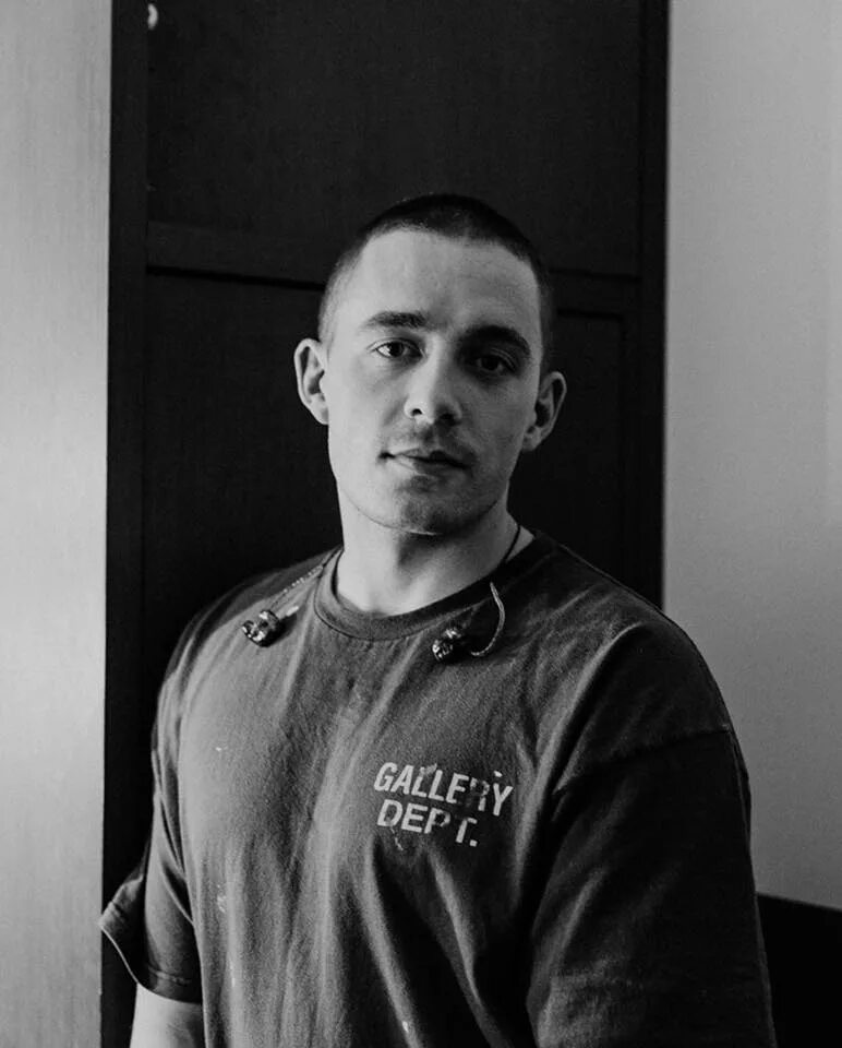 Дермот кеннеди. Dermot kennedy merch. Dermot kennedy. Дермот кеннеди кисс. Dermot kennedy - kiss me.
