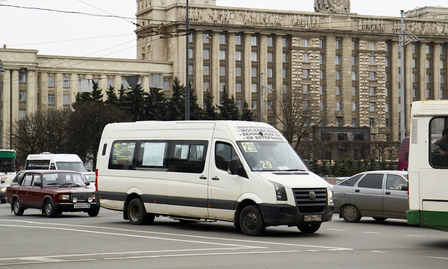 Остановки 198 автобуса спб. БТД 2219 автобус. Санкт-Петербург БДТ-2219 Фольксваген Крафтер. БТД-2219(Фольксваген-крафте). Автобус БТД 2219-0000013.