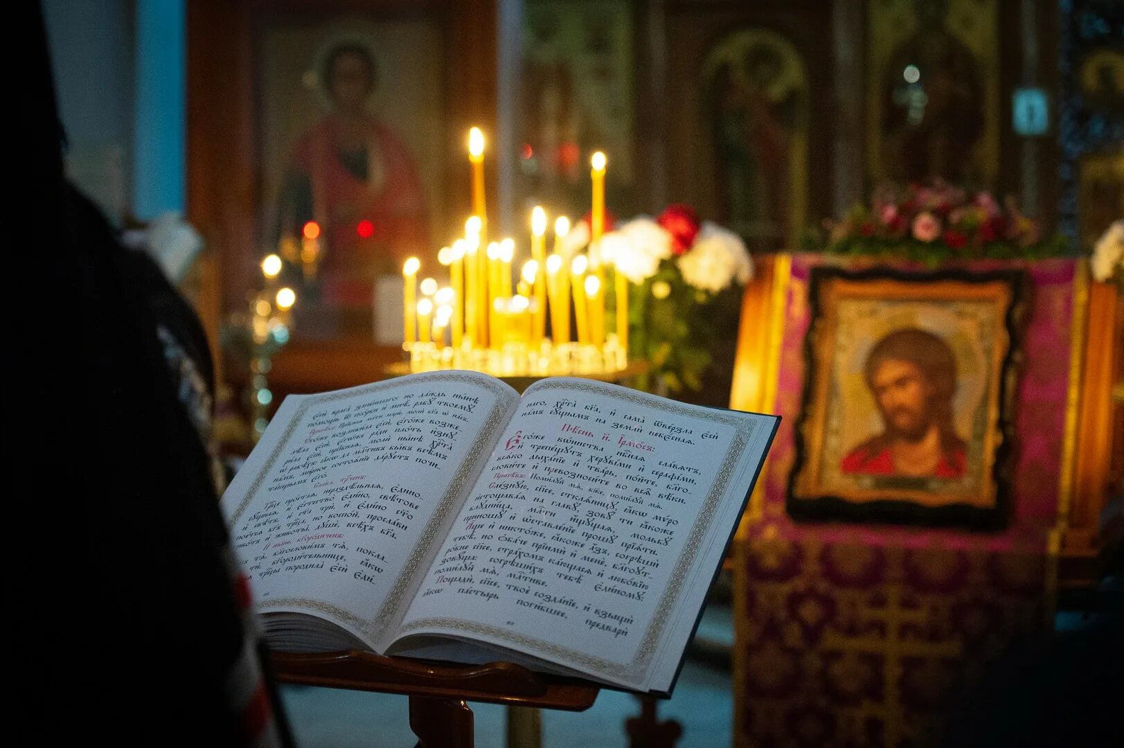 Когда начинают читать канон критского. В храме покаянный канон Андрея Критского в храме. Канон Андрея Критского в храме. Чтение канона Андрея Критского. Чтение Великого покаянного канона Андрея Критского.