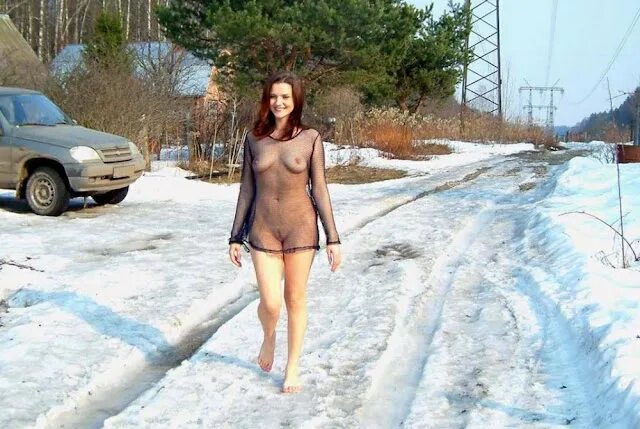 Сибирячки оголяются и трахаются с вахтовиками