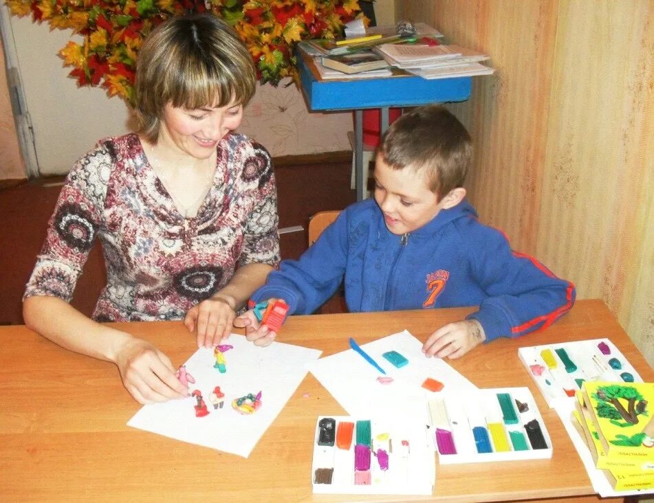 Аппликации с детьми зпр. Дети с ЗПР. Рисование для детей с ЗПР. Занятия с детьми с ЗПР дошкольники. Лепка детей с ЗПР.
