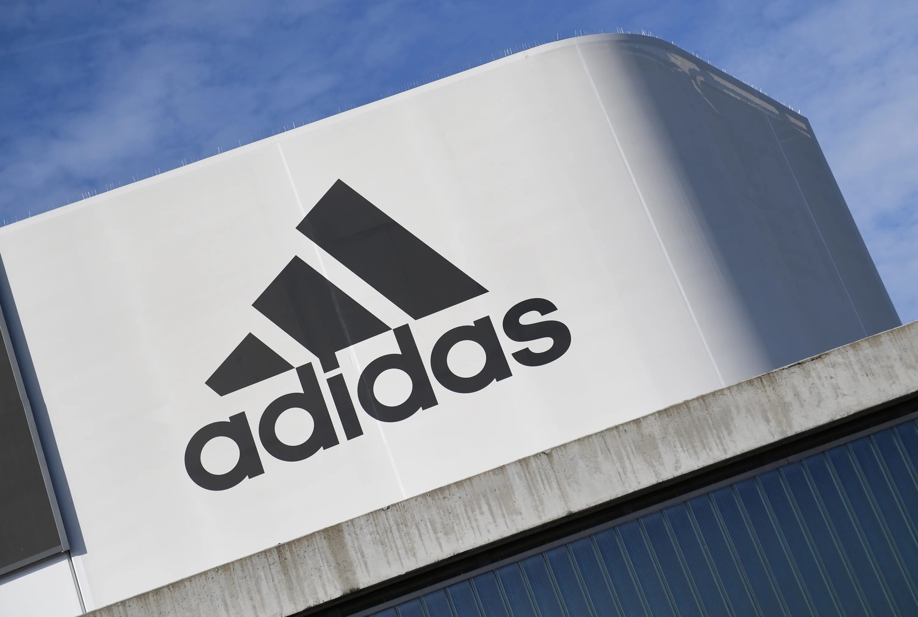 Логотип адидас. Склад адидас. Адидас Чехов. Центр дистрибуции адидас. Adidas company